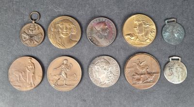 Lot de 10 médailles en bronze et métal, thématiques diverses…