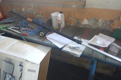 une image représentant un bureau sur lequel sont posés divers outils