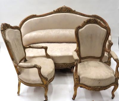 Mobilier de salon en bois doré à décor de coquilles et rince…