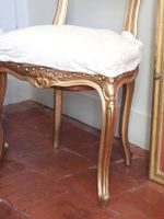PAIRE DE CHAISES volantes de style Louis XV en bois mouluré,… (photo 4)