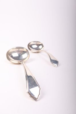 two spoons that are sitting next to each other