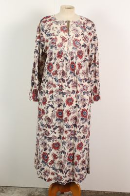 une image d'une robe sur un mannequin