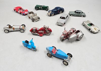 103 / C6 / Lot de voitures anciennes, motos et side-ca…