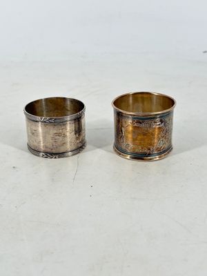paire de porte-serviettes anciens en métal argenté