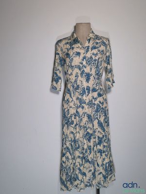 une image d'une robe sur un mannequin