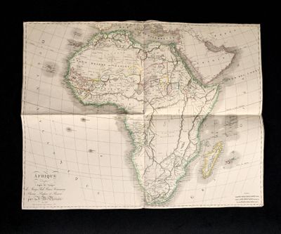 une vieille carte de l'Afrique dessinée sur un morceau de papier, sur fond noir