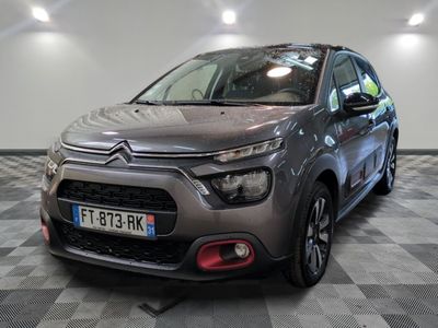 l'avant d'une Citroën grise garée sur un sol à damier