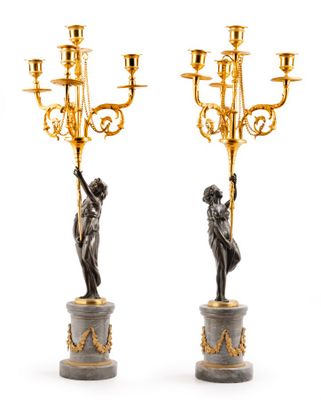 paire de candélabres en bronze et marbre ornés de figures sur socles