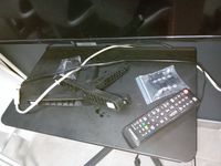 1 téléviseur SAMSUNG 139 cm 1 télécommande, 1 support à roul… (photo 2)