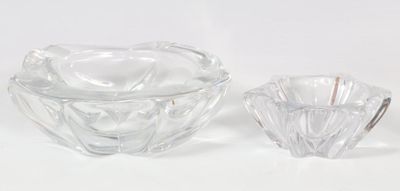 DAUM FRANCE Ensemble comprenant deux cendriers en cristal mo…