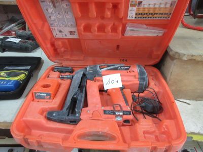 une boîte à outils qui contient tout un tas d'outils