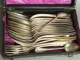 a bunch of spoons and spoon spoons in a box