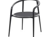 une chaise en plastique noire avec une assise noire et des pieds noirs