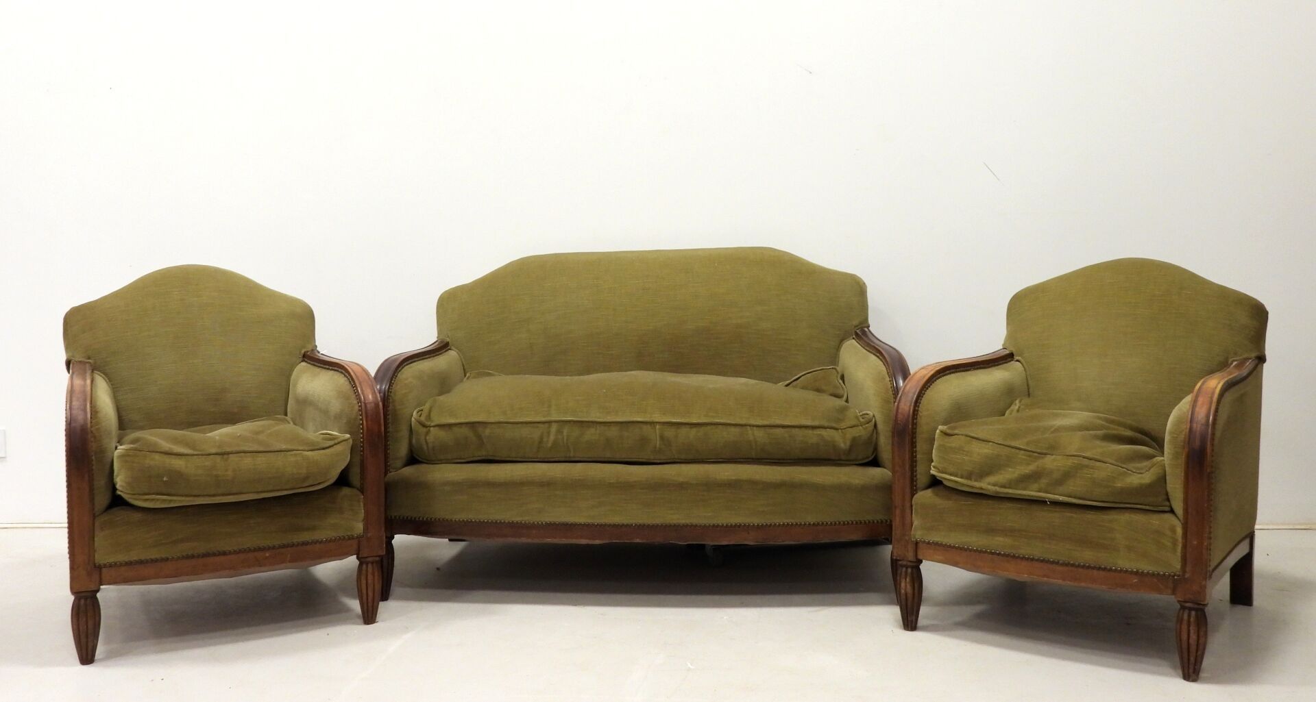 Mobilier de salon ART DECO en bois mouluré comprenant un can…