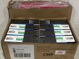 une boîte en carton contenant plusieurs téléphones portables