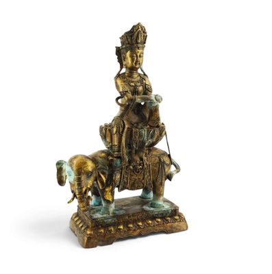 statue en bronze représentant un homme à cheval, avec un chien sur le dos