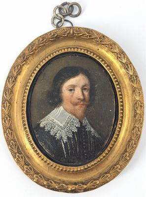 portrait d'un homme vêtu d'une robe noire à col blanc