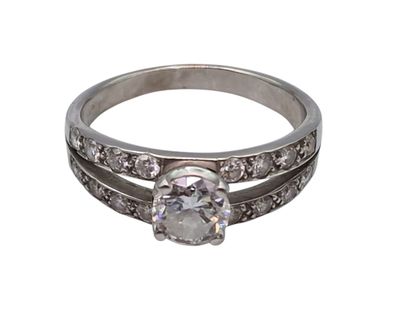 an image of a ring with a diamond on top of it