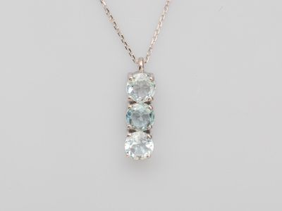 Collier en or gris 750°/°°(18K) , à maille forçat, serti d'a…