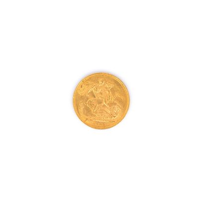 l'image d'une pièce d'or posée sur une surface blanche