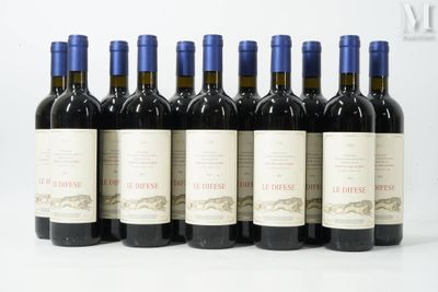 six bouteilles de vin rouge alignées sur une table