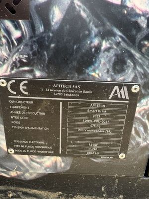 une inscription à l'arrière d'une voiture indiquant « AMG »