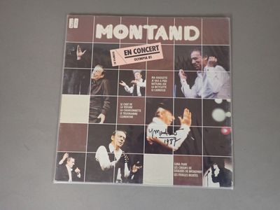 une photo d'une photo d'une affiche de concert accrochée au mur