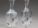 two vases that are sitting on a table