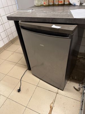 an image of a small kitchen with a dishwasher on the counter
