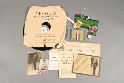 un grand nombre d'objets posés sur une table
