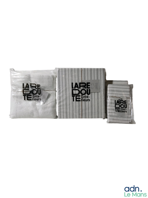 trois sachets de glace empilés les uns sur les autres