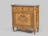une armoire ancienne en bois, dotée d'un plateau en marbre et de deux tiroirs