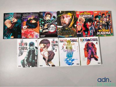 un grand nombre de bandes dessinées sur la table