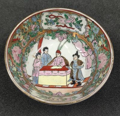 CHINE Canton XX ème siècle 1 Bol en porcelaine polychrome ve…