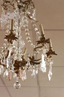 Lustre en bronze ciselé doré et pampilles en cristal moulé e… (photo 5)