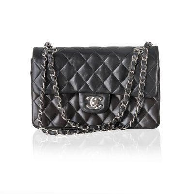 chanel sac à rabat en agneau matelassé noir