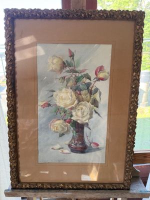 une photo d'un tableau représentant des roses dans un vase posé sur une table