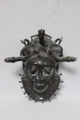 une image représentant une sculpture du visage d'un homme