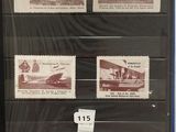 Les timbres se trouvent dans le paquet posé sur l'étagère.