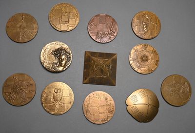 a lot of coins that have been placed in a circle