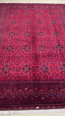 Tapis Afghan fond rouge et bleu foncé 239 X 171