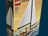 une boîte contenant un bateau en Lego
