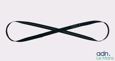 un cordon noir orné d'un ruban noir