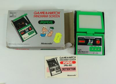 un Game & Watch posé sur une table