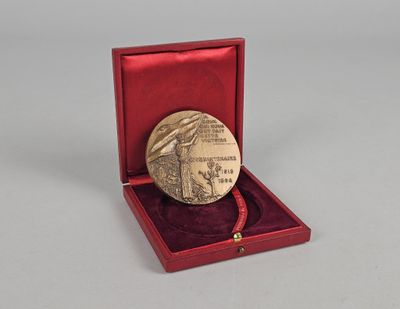 R. DELAMARRE, d'après. Forte médaille en bronze