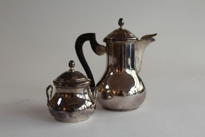 a silver coffee pot and a silver tea pot