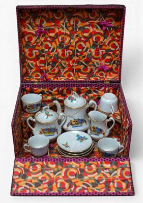 a box with a set of cups and saucers in it