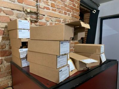 Petit ensemble d'échantillons de vins, au verre, pour machin…