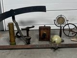 beaucoup d'objets posés sur le sol