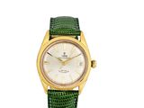 une montre Rolex pour femme avec un bracelet en cuir vert